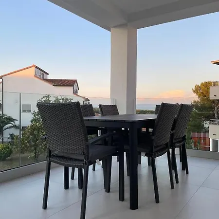 Apartment Rahat *