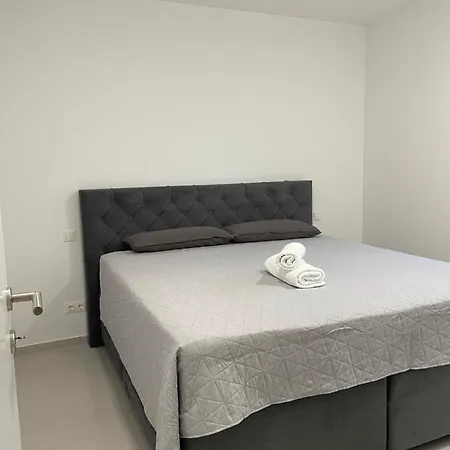 Apartment Rahat *